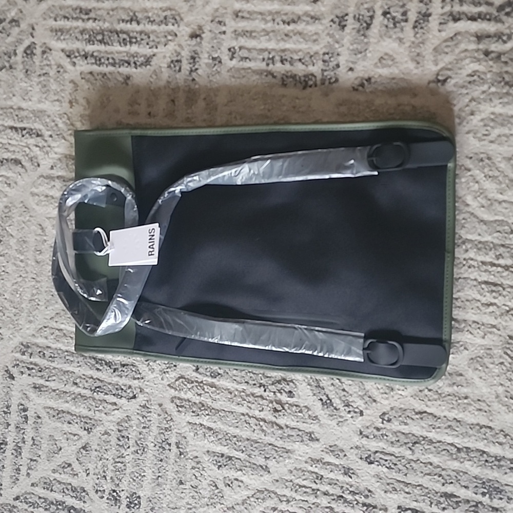 Rains Trail Mountaineer Backpack Waterproof Olive Green Minimalist Travel - Picture 3 of 4